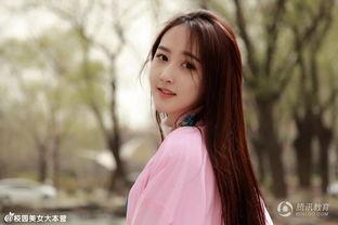 李丹图片,光影交织下的艺术人生  第2张