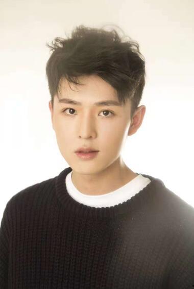 隋义伟演员照片,光影之间，演绎人生百态  第3张